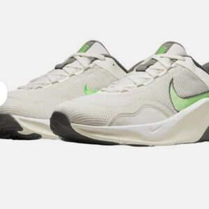 Nike Legend Essential 3 Running Crossfit Shoes - NEW‎ - Size 6.